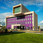 Fachada_del_hotel_Hilton_Garden_Inn_Monterrey_Aeropuerto_Terminal_B